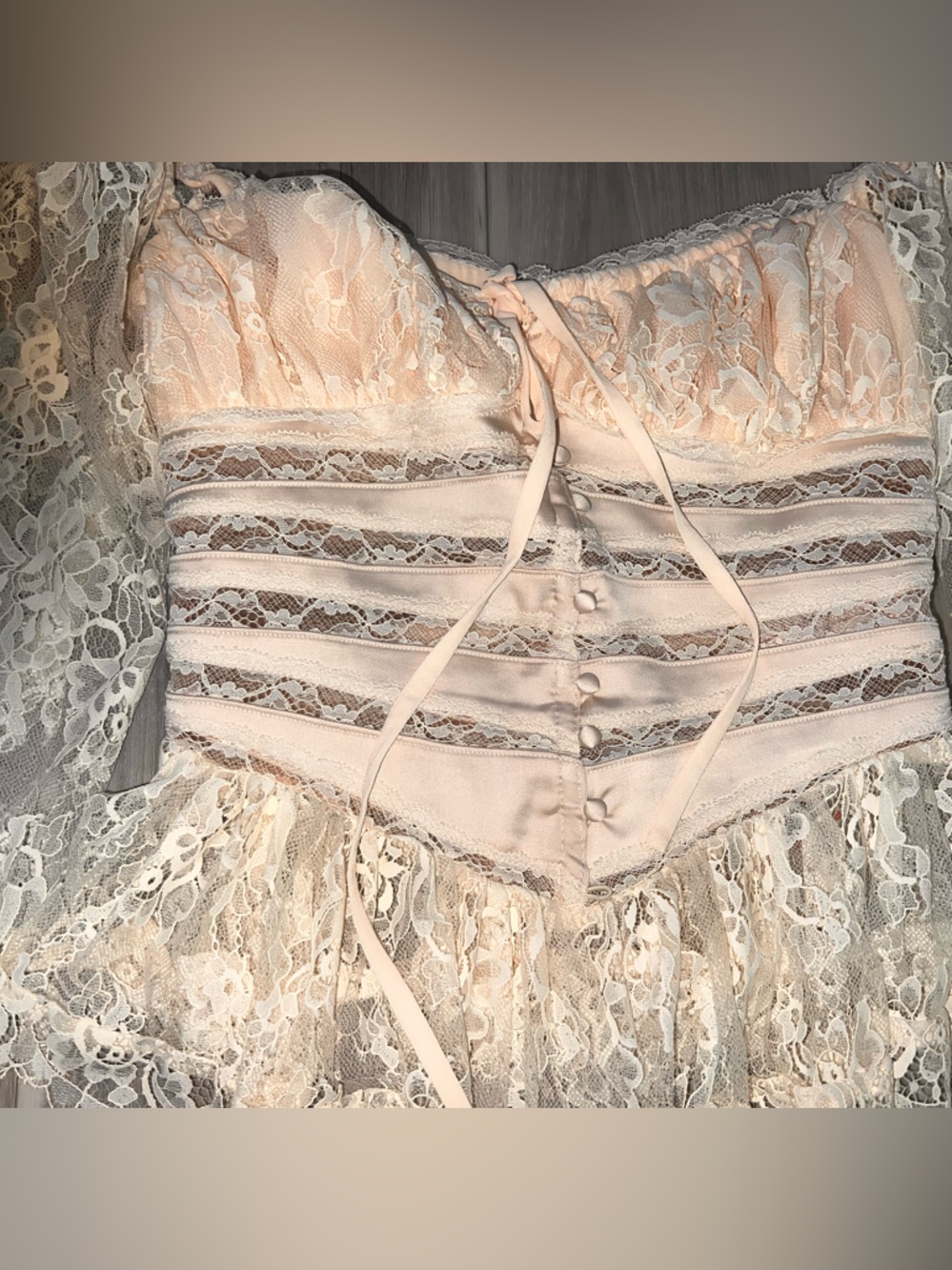 House of CB CARA Vintage Ivory Long Sleeve Lace Peplum Top- size small NWOT ๐ค๐๏ธ - Picture 7 of 12